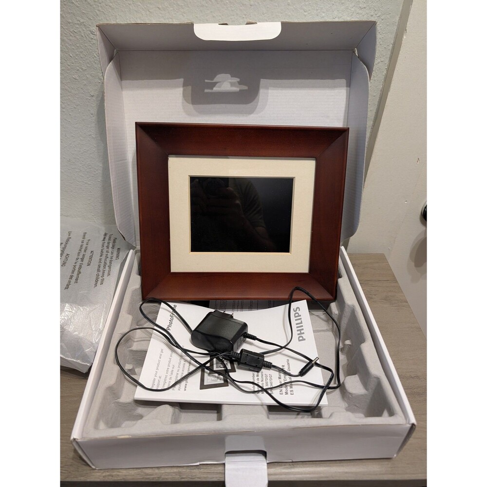Philips SPF3407D/G7 7 in Digital Photo Frame Brown Wood New Open Box